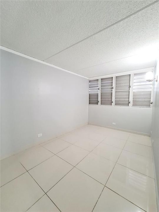 В аренду: $900 (3 спален, 1 ванн, 880 Квадратных фут)