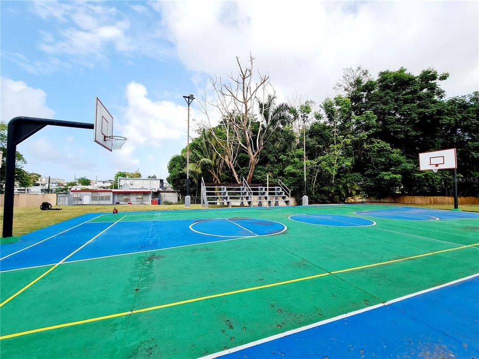 В аренду: $900 (3 спален, 1 ванн, 880 Квадратных фут)