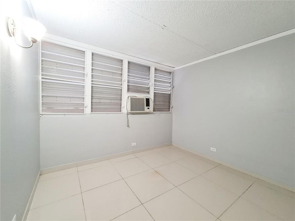 В аренду: $900 (3 спален, 1 ванн, 880 Квадратных фут)