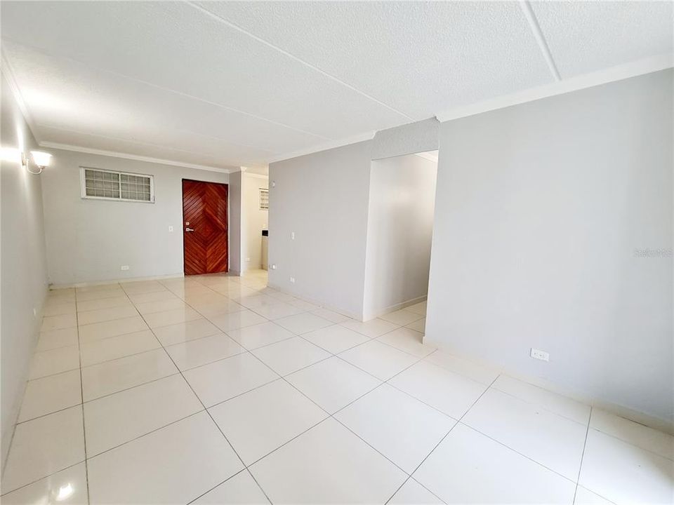 В аренду: $900 (3 спален, 1 ванн, 880 Квадратных фут)