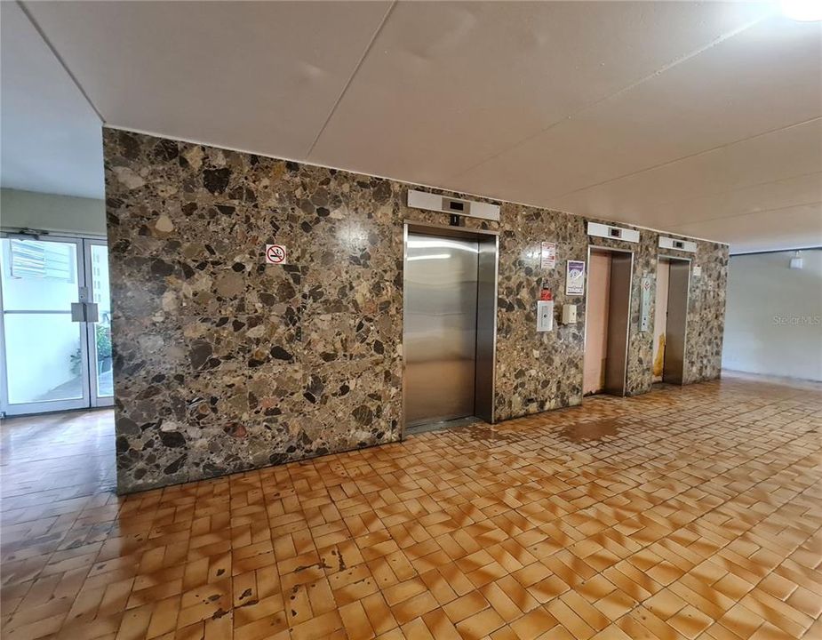 В аренду: $900 (3 спален, 1 ванн, 880 Квадратных фут)