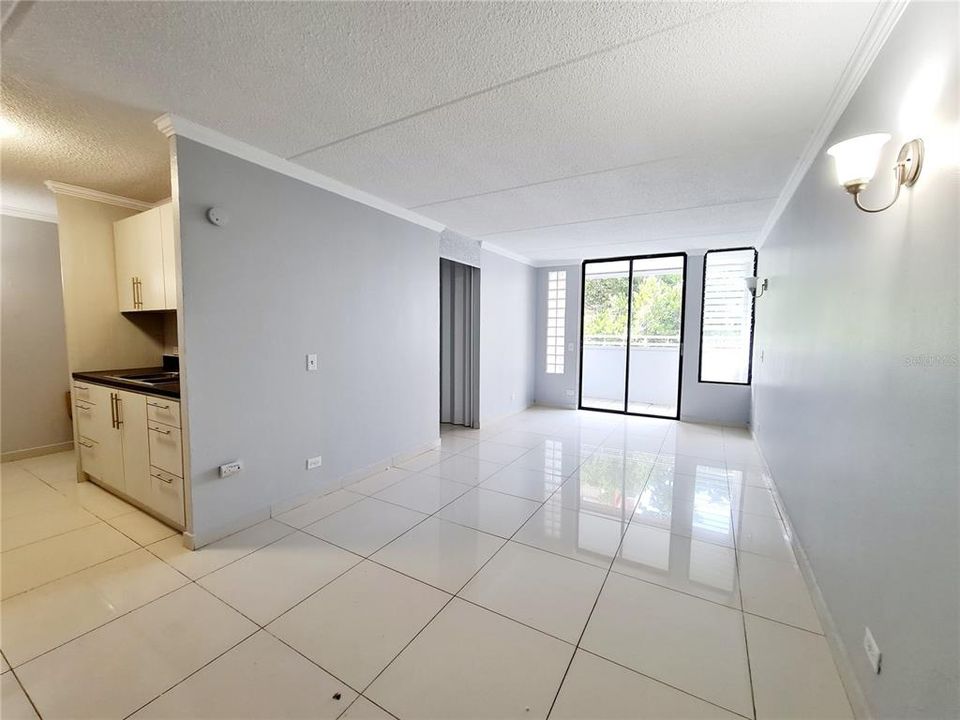 В аренду: $900 (3 спален, 1 ванн, 880 Квадратных фут)