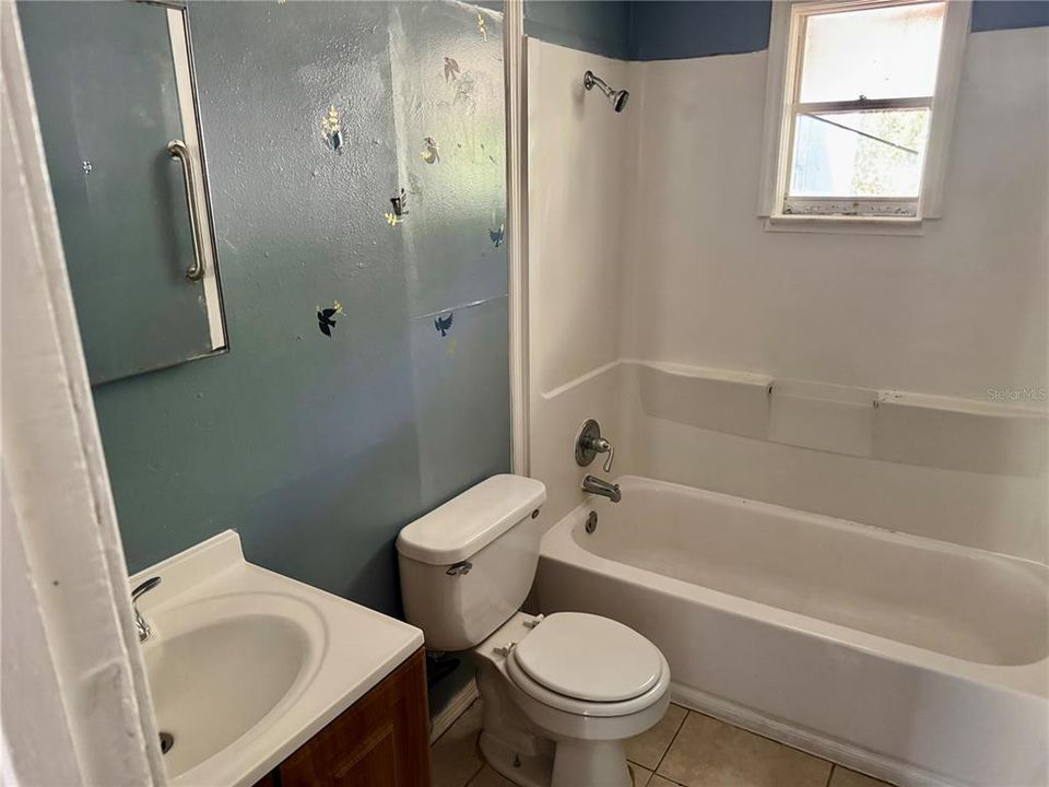 For Rent: $1,395 (2 beds, 1 baths, 756 Square Feet)