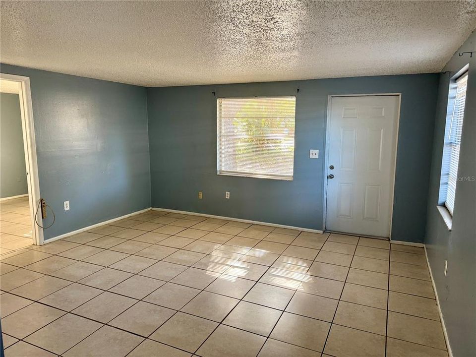 For Rent: $1,395 (2 beds, 1 baths, 756 Square Feet)