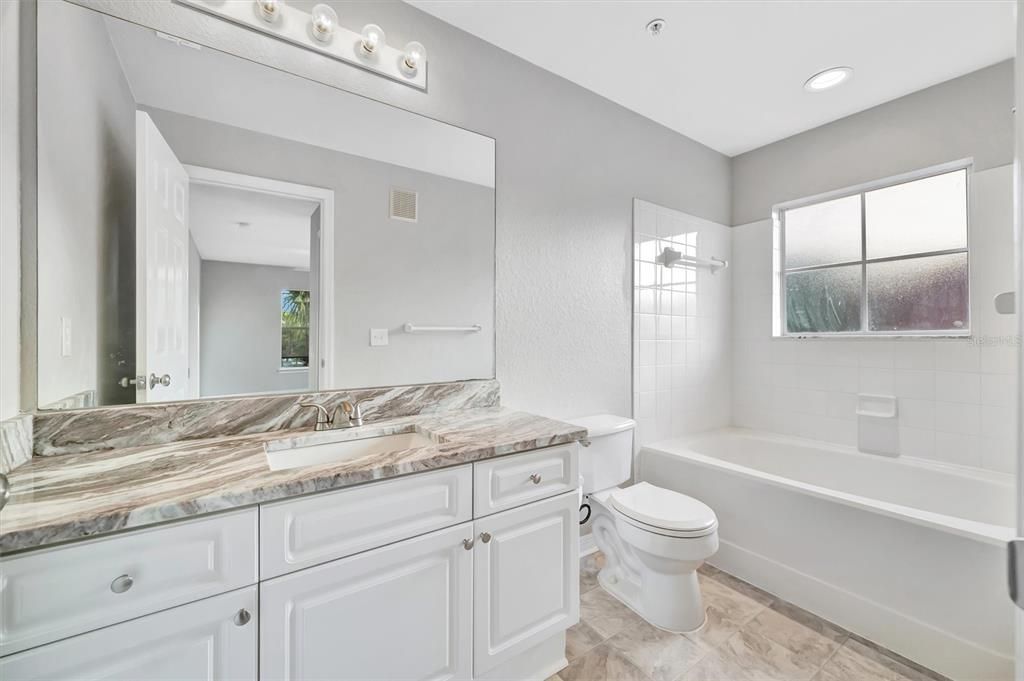 En Venta: $200,000 (2 camas, 2 baños, 1083 Pies cuadrados)