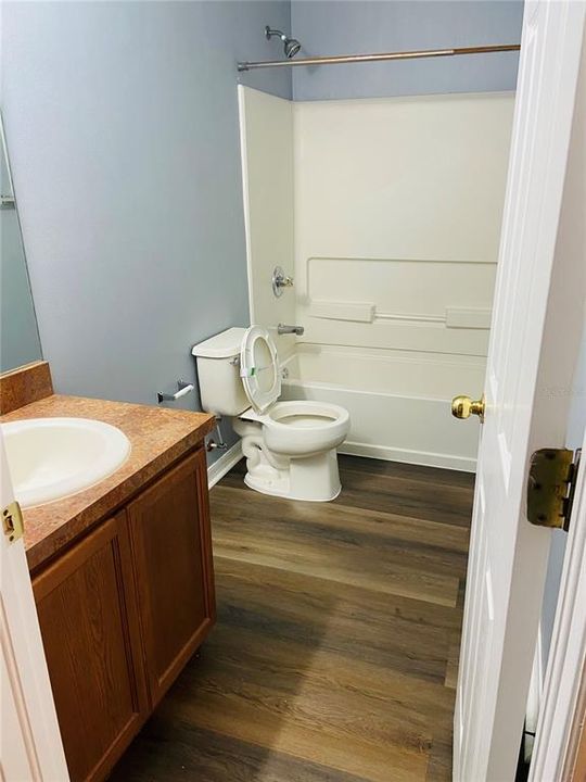 На продажу: $234,990 (2 спален, 2 ванн, 1386 Квадратных фут)