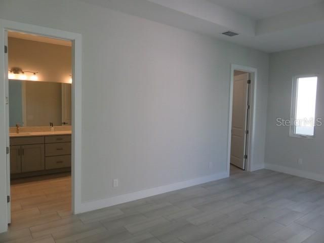 For Rent: $5,500 (3 beds, 2 baths, 2600 Square Feet)