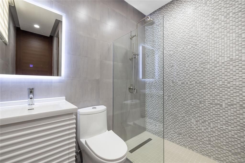 合同活跃: $1,500,000 (4 贝兹, 3 浴室, 0 平方英尺)