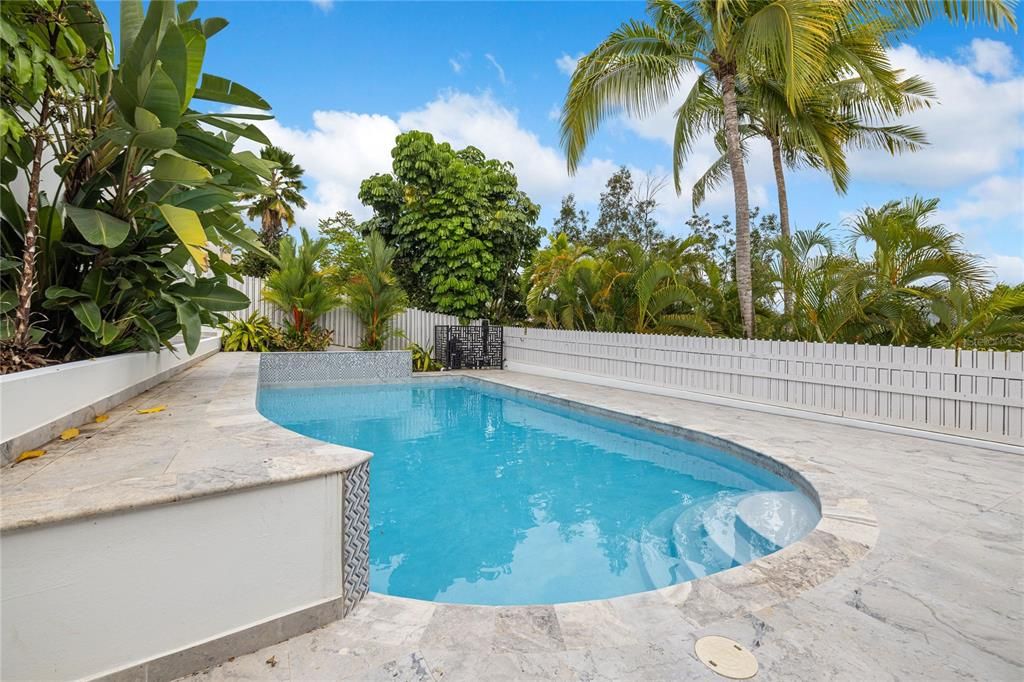 合同活跃: $1,500,000 (4 贝兹, 3 浴室, 0 平方英尺)