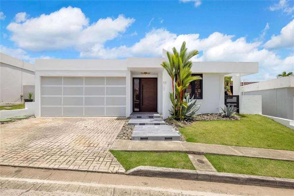 合同活跃: $1,500,000 (4 贝兹, 3 浴室, 0 平方英尺)