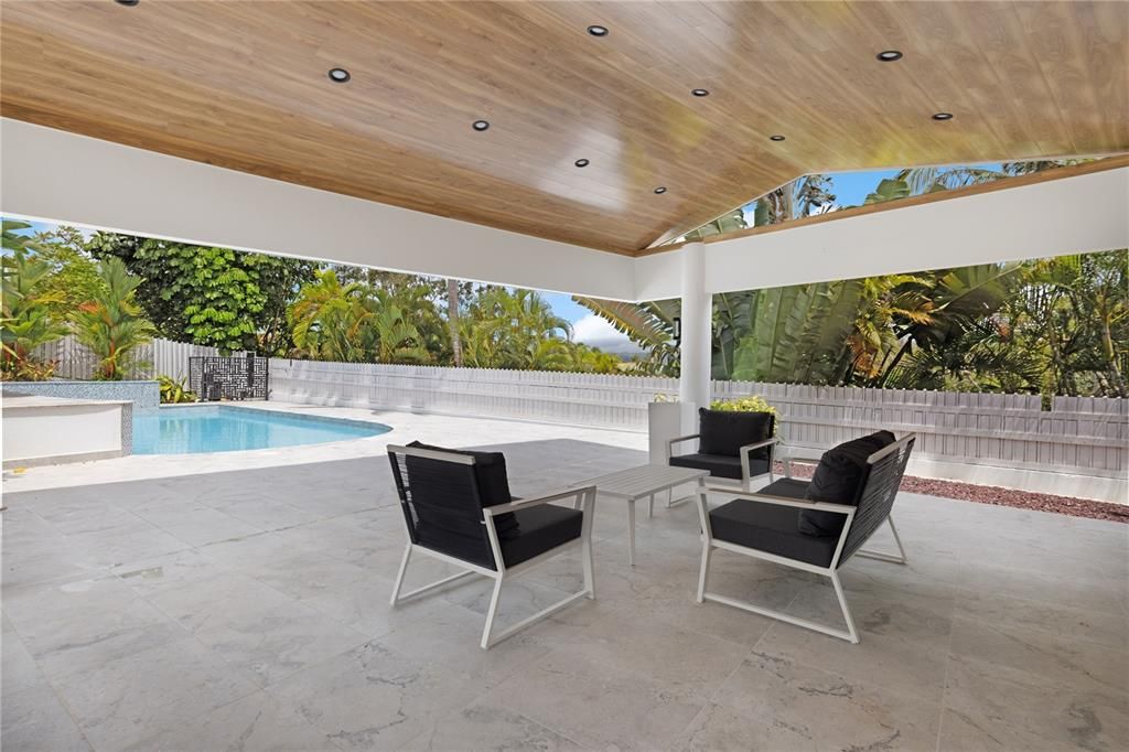 合同活跃: $1,500,000 (4 贝兹, 3 浴室, 0 平方英尺)