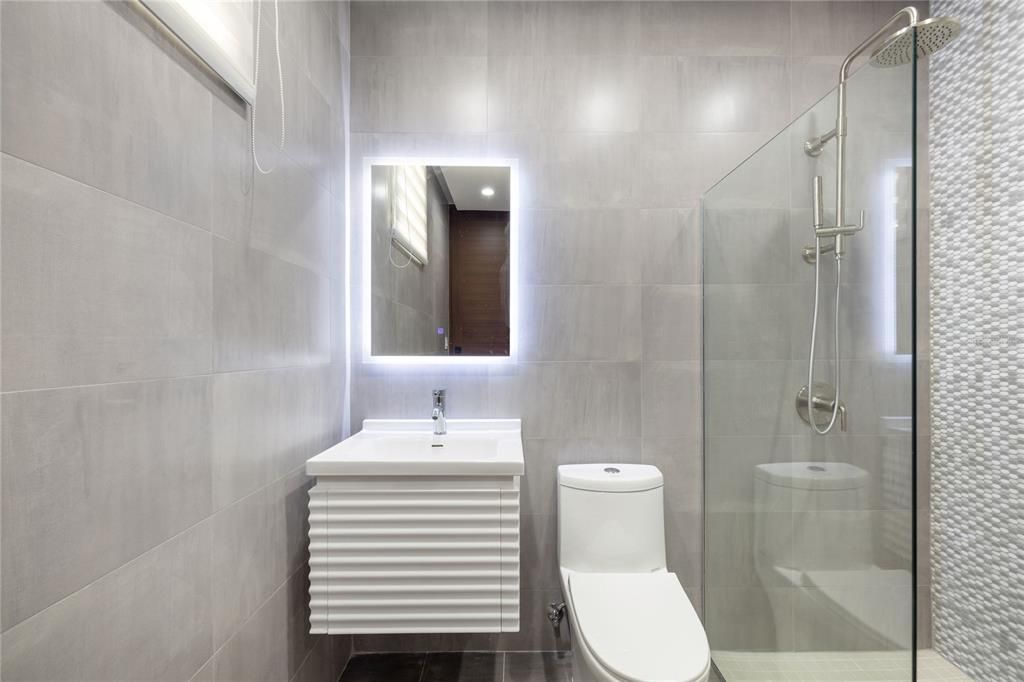 合同活跃: $1,500,000 (4 贝兹, 3 浴室, 0 平方英尺)