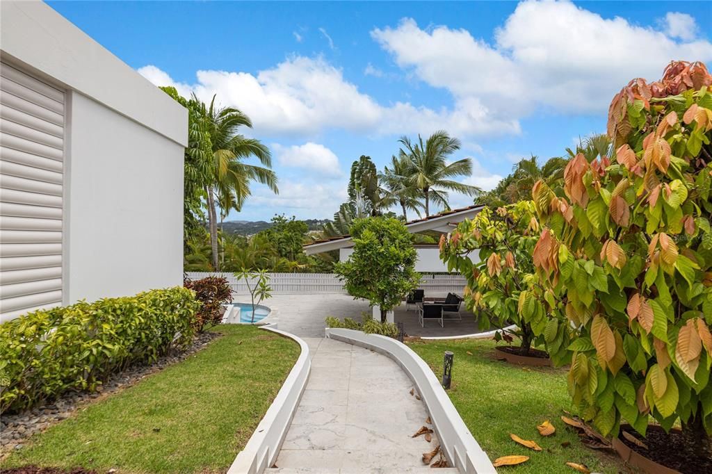 合同活跃: $1,500,000 (4 贝兹, 3 浴室, 0 平方英尺)