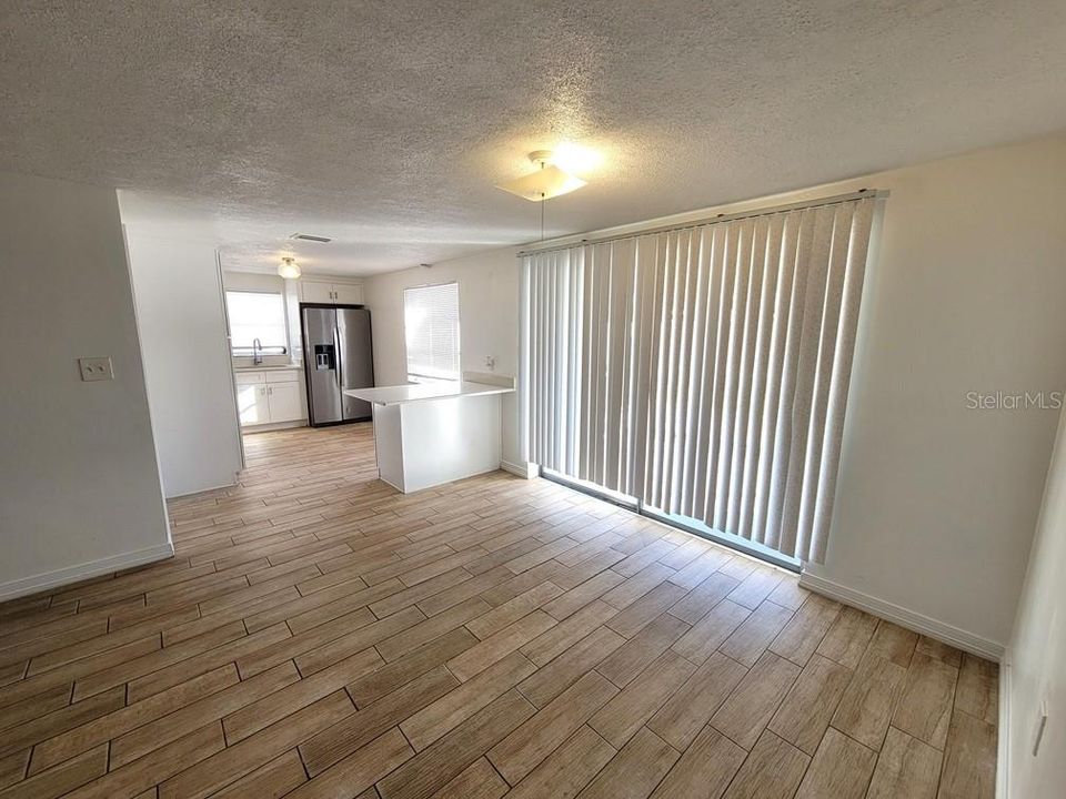 На продажу: $245,000 (3 спален, 2 ванн, 1370 Квадратных фут)