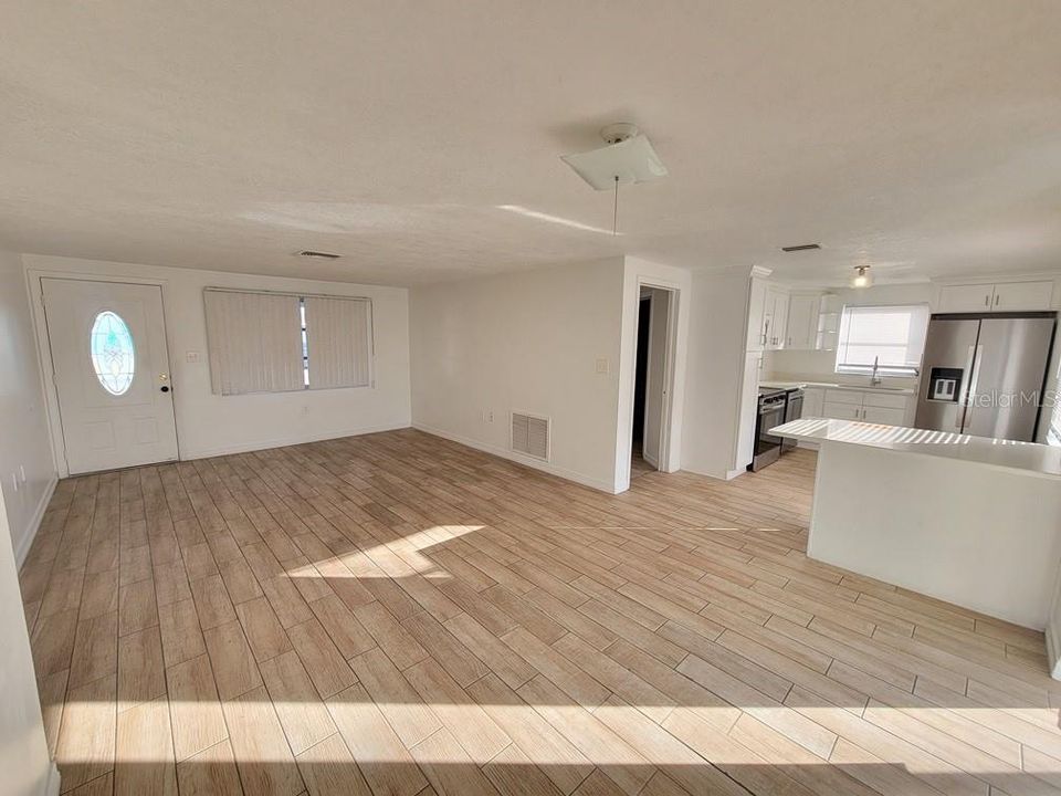 На продажу: $245,000 (3 спален, 2 ванн, 1370 Квадратных фут)