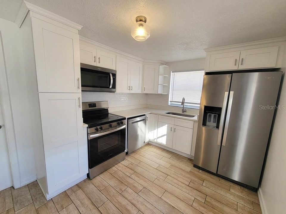 На продажу: $245,000 (3 спален, 2 ванн, 1370 Квадратных фут)