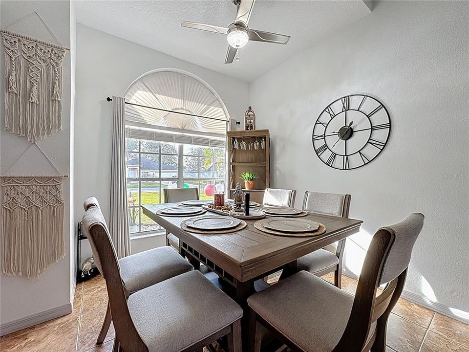 En Venta: $309,000 (3 camas, 2 baños, 1386 Pies cuadrados)