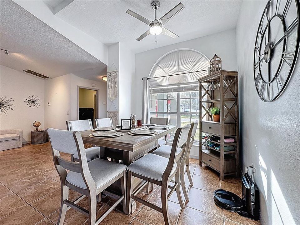 En Venta: $309,000 (3 camas, 2 baños, 1386 Pies cuadrados)