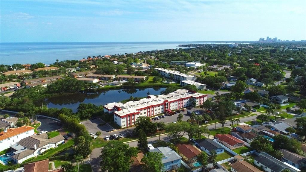 待售: $175,000 (2 贝兹, 1 浴室, 905 平方英尺)