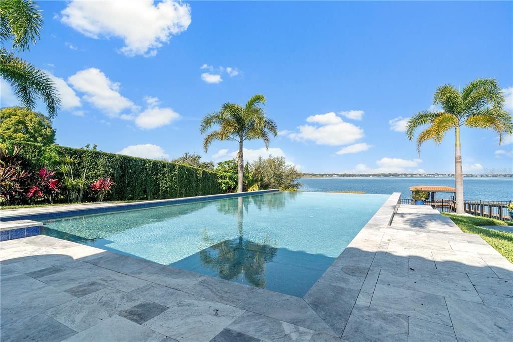 En Venta: $1,850,000 (5 camas, 5 baños, 3800 Pies cuadrados)