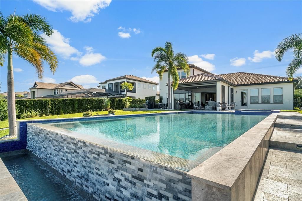 En Venta: $1,850,000 (5 camas, 5 baños, 3800 Pies cuadrados)