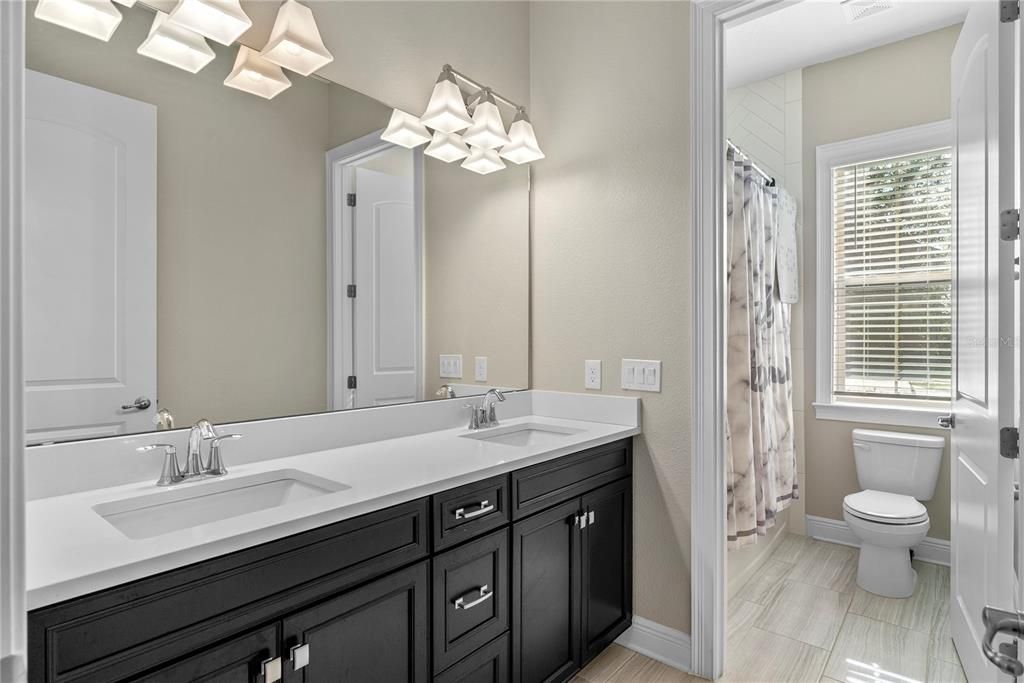 En Venta: $1,850,000 (5 camas, 5 baños, 3800 Pies cuadrados)