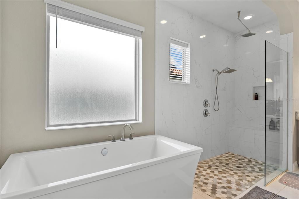 En Venta: $1,850,000 (5 camas, 5 baños, 3800 Pies cuadrados)