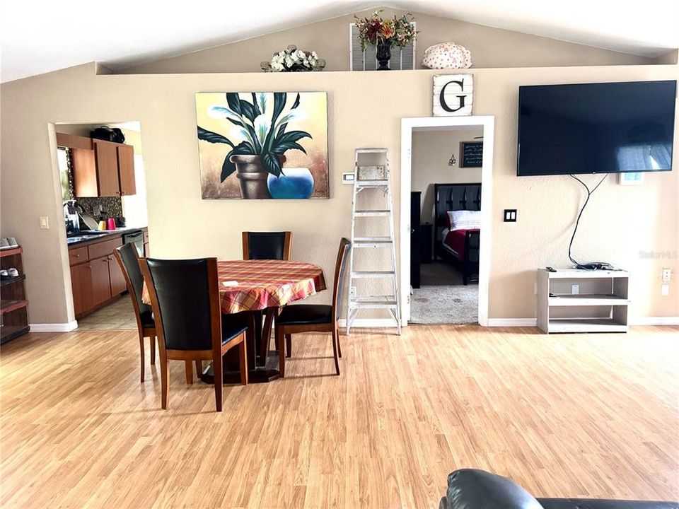 На продажу: $280,000 (3 спален, 2 ванн, 1248 Квадратных фут)