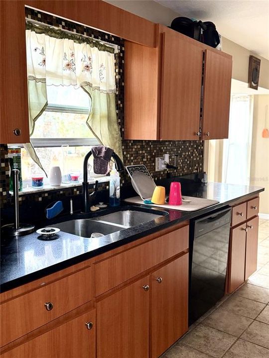 На продажу: $280,000 (3 спален, 2 ванн, 1248 Квадратных фут)