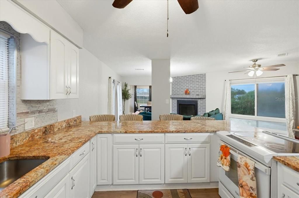 For Sale: $348,999 (3 beds, 3 baths, 2054 Square Feet)