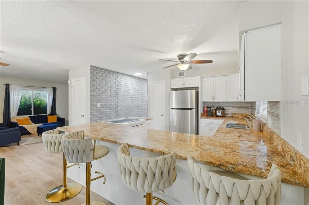 For Sale: $348,999 (3 beds, 3 baths, 2054 Square Feet)