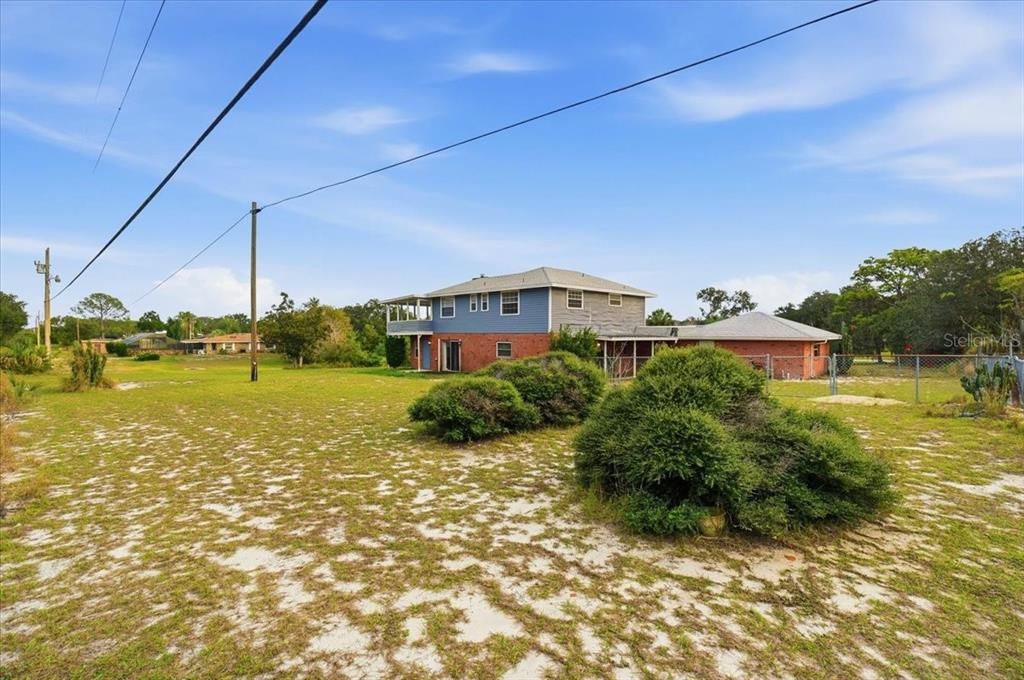 For Sale: $348,999 (3 beds, 3 baths, 2054 Square Feet)