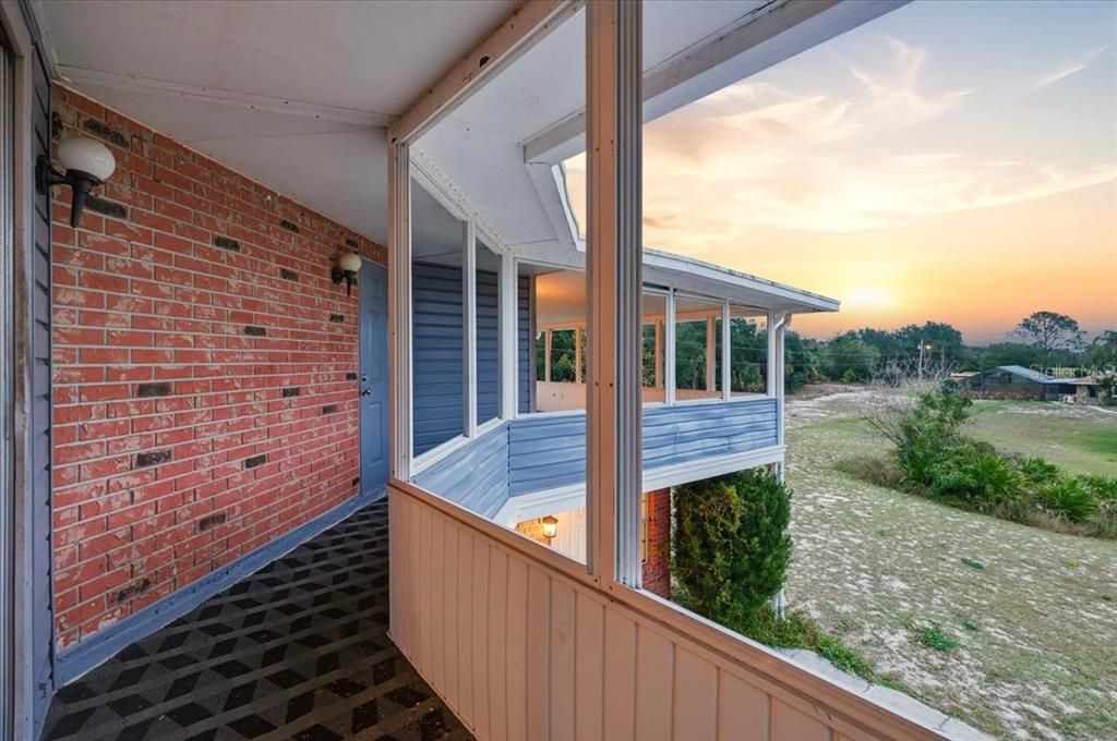 For Sale: $348,999 (3 beds, 3 baths, 2054 Square Feet)