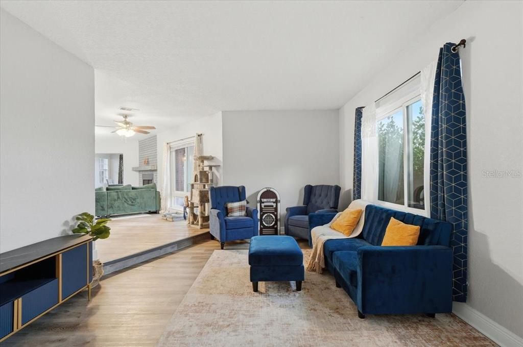 For Sale: $348,999 (3 beds, 3 baths, 2054 Square Feet)