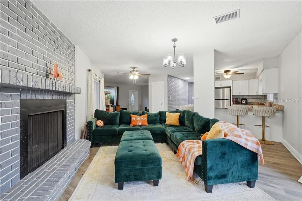 For Sale: $348,999 (3 beds, 3 baths, 2054 Square Feet)