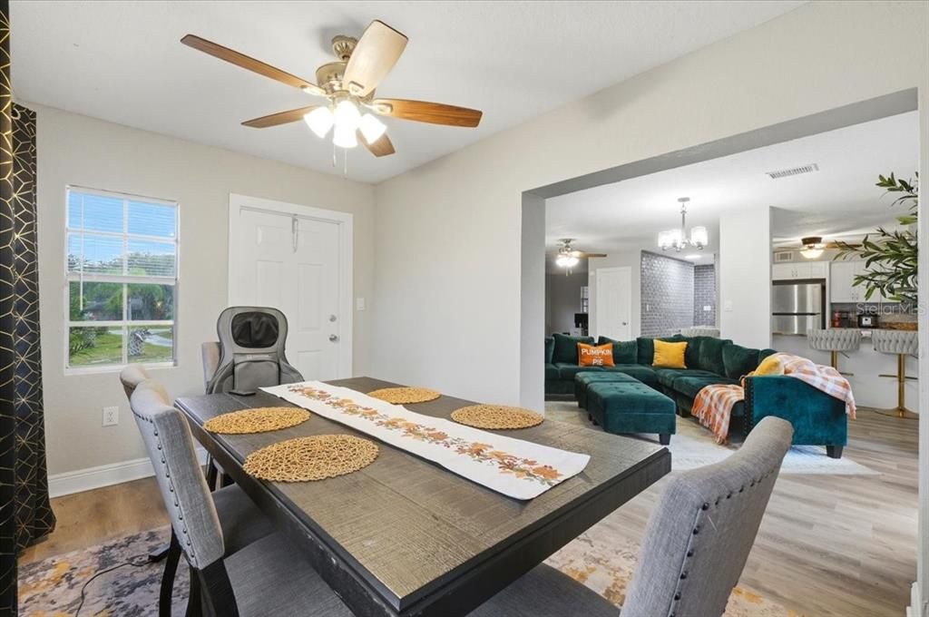 For Sale: $348,999 (3 beds, 3 baths, 2054 Square Feet)