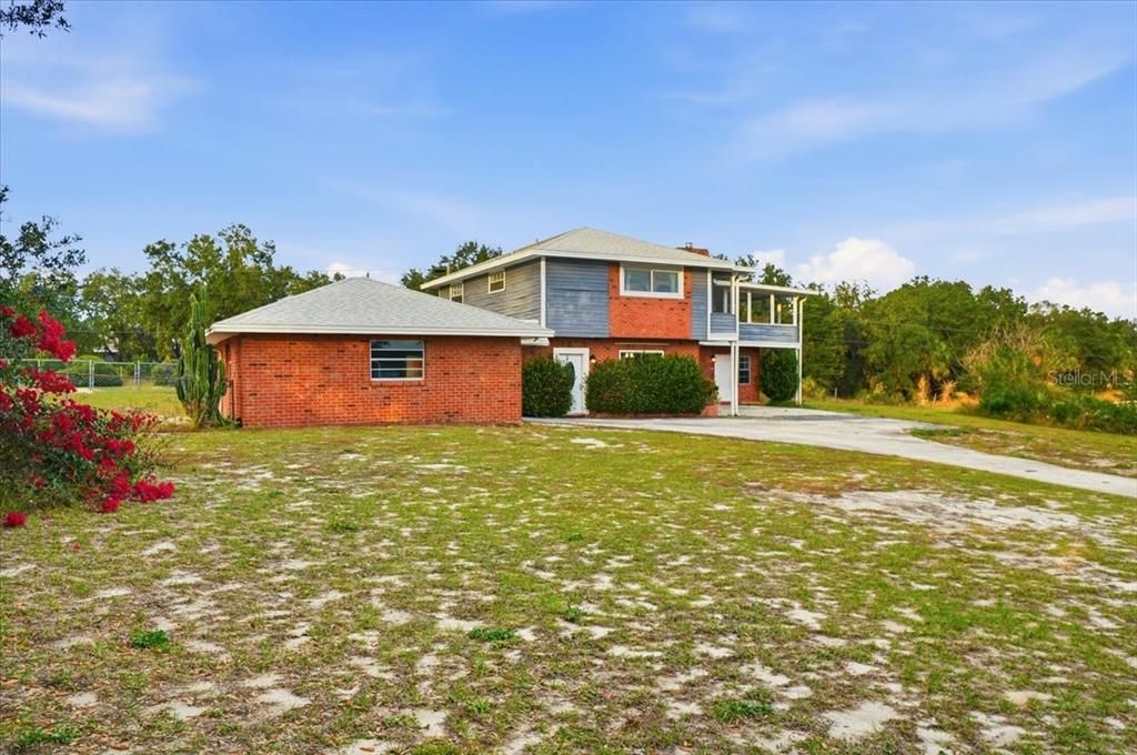 For Sale: $348,999 (3 beds, 3 baths, 2054 Square Feet)