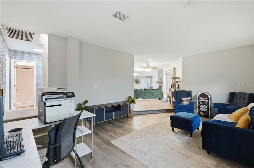 For Sale: $348,999 (3 beds, 3 baths, 2054 Square Feet)