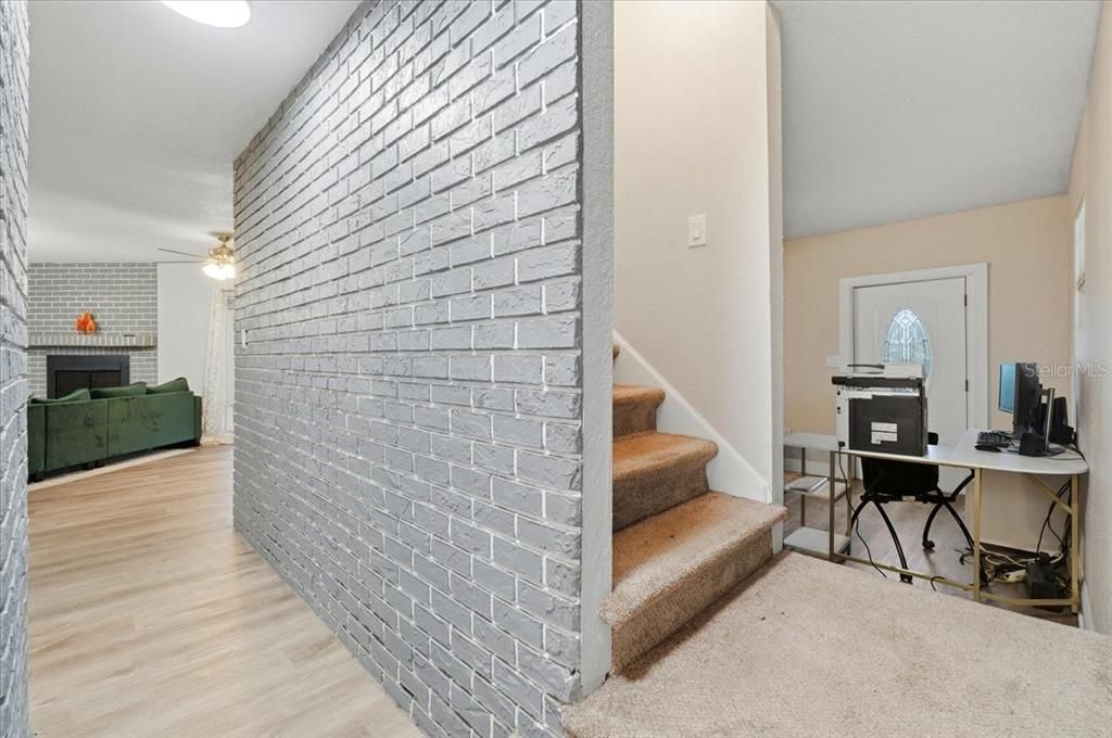 For Sale: $348,999 (3 beds, 3 baths, 2054 Square Feet)