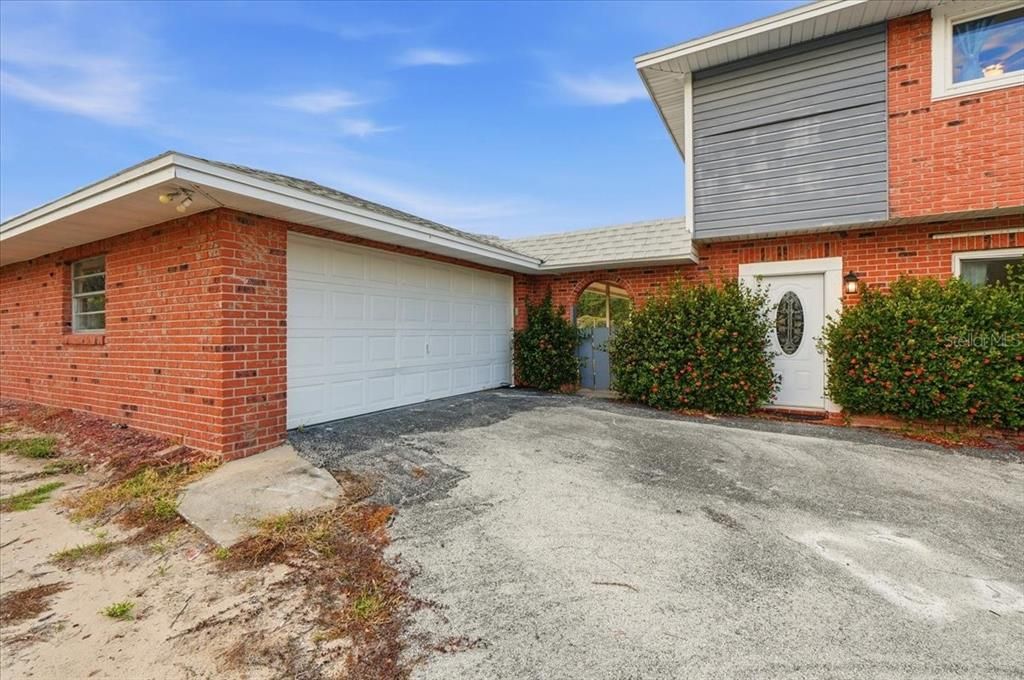 For Sale: $348,999 (3 beds, 3 baths, 2054 Square Feet)