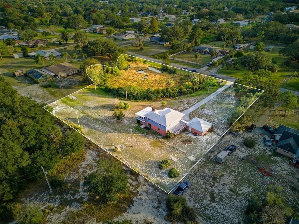 For Sale: $348,999 (3 beds, 3 baths, 2054 Square Feet)