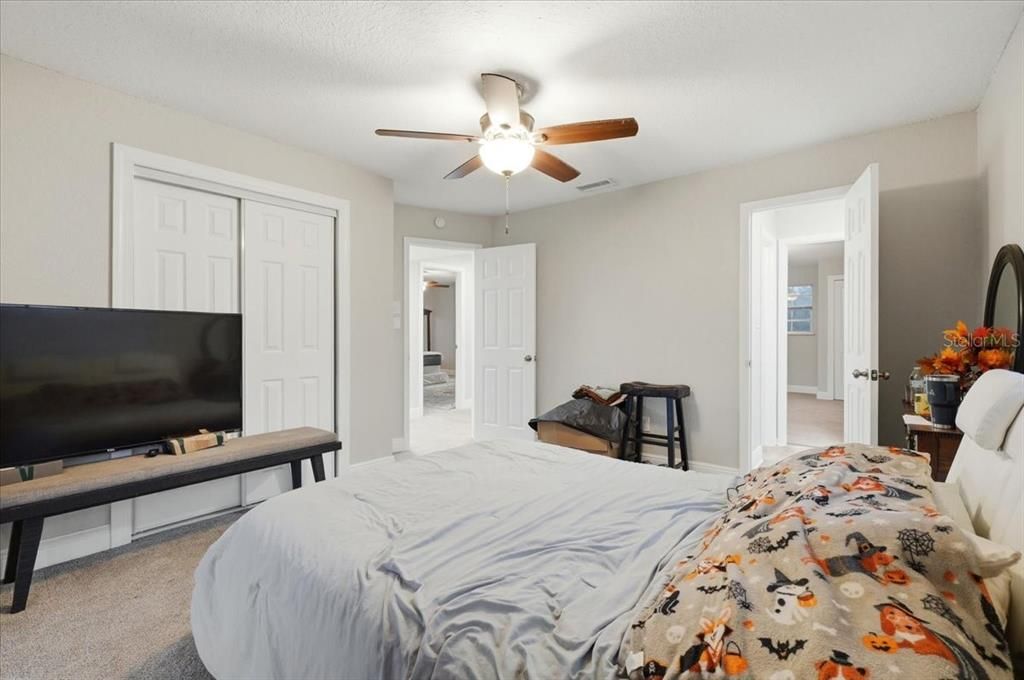 For Sale: $348,999 (3 beds, 3 baths, 2054 Square Feet)