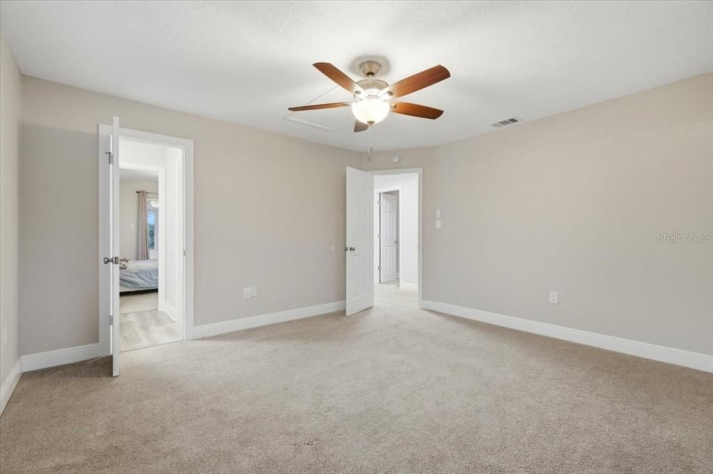 For Sale: $348,999 (3 beds, 3 baths, 2054 Square Feet)