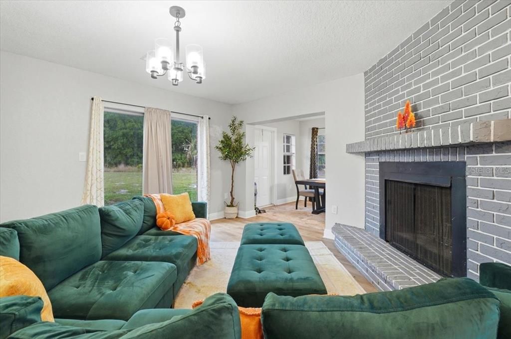 For Sale: $348,999 (3 beds, 3 baths, 2054 Square Feet)