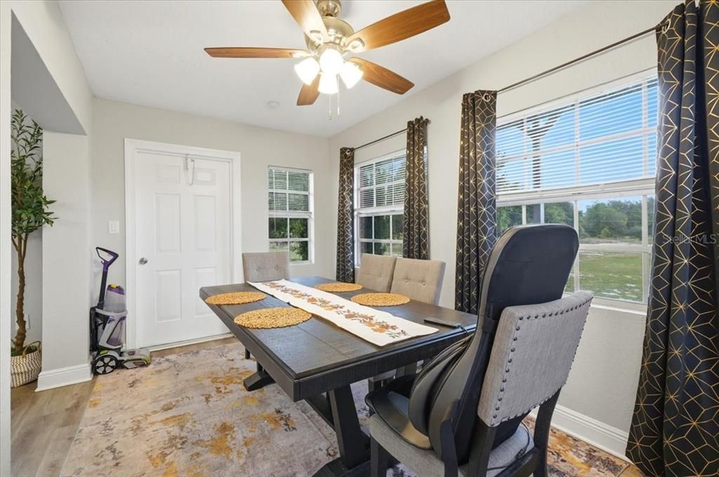 For Sale: $348,999 (3 beds, 3 baths, 2054 Square Feet)