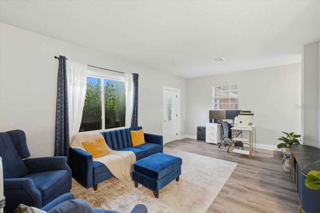 For Sale: $348,999 (3 beds, 3 baths, 2054 Square Feet)