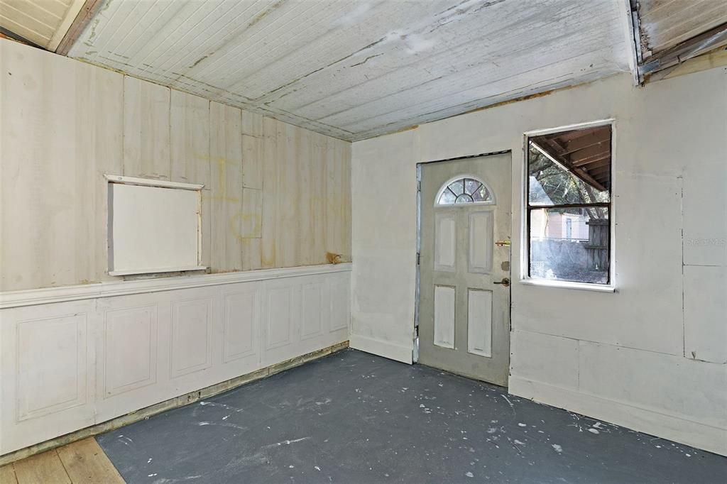 For Sale: $169,000 (2 beds, 1 baths, 1008 Square Feet)