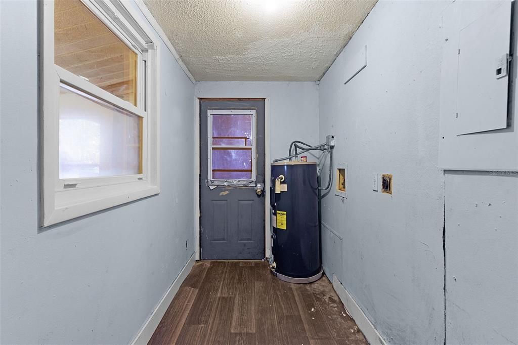 For Sale: $169,000 (2 beds, 1 baths, 1008 Square Feet)