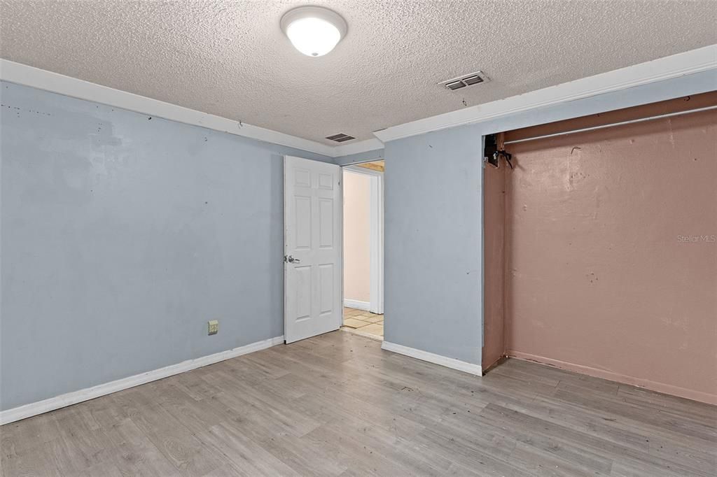 For Sale: $169,000 (2 beds, 1 baths, 1008 Square Feet)