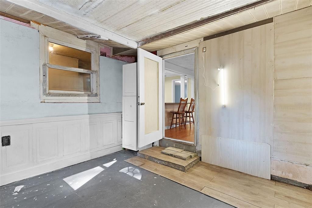 For Sale: $169,000 (2 beds, 1 baths, 1008 Square Feet)